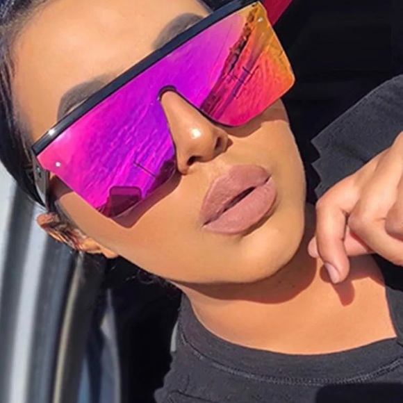 Accessories - SUNGLASSES PiNK MIRRORED NEW